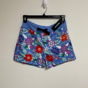 New Makarthy women’s shorts size medium